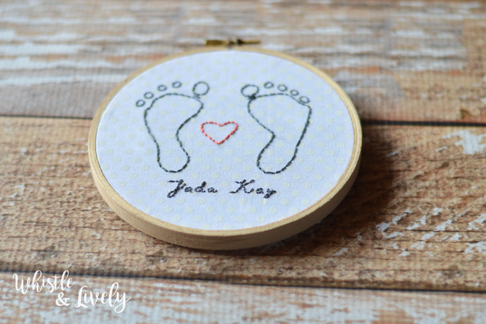 FREE Embroidery Pattern: Newborn Footprint Keepsakes - Turn those hospital footprint cards and turn them into this adorable (and easy) keepsake! 