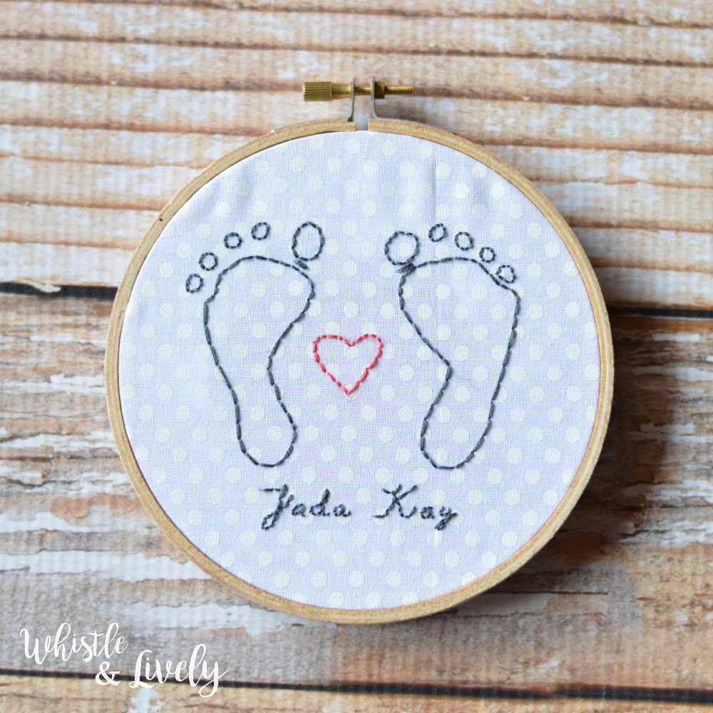 FREE Embroidery Pattern: Newborn Footprint Keepsakes - Turn those hospital footprint cards and turn them into this adorable (and easy) keepsake! 