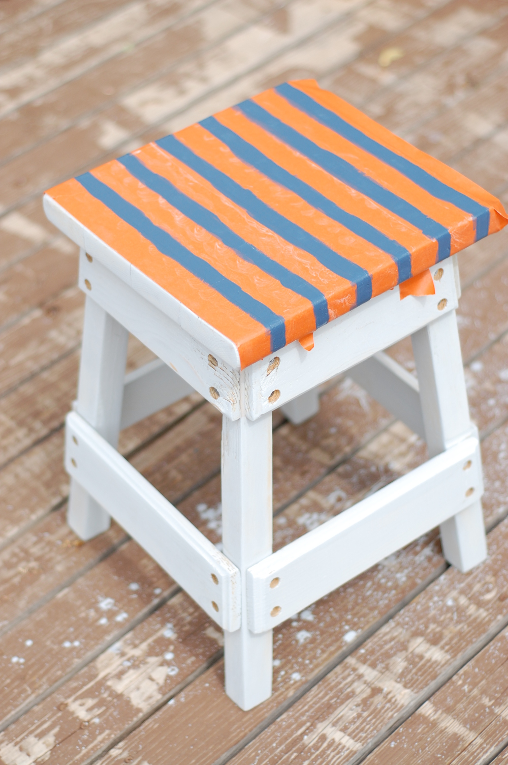 Nautical Stool Refinish - Turn a bland wood stool into a fun nautical themed piece, perfect for a bathroom or your oceanic-themed room!